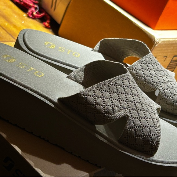 Sandals - Picture 2 of 3